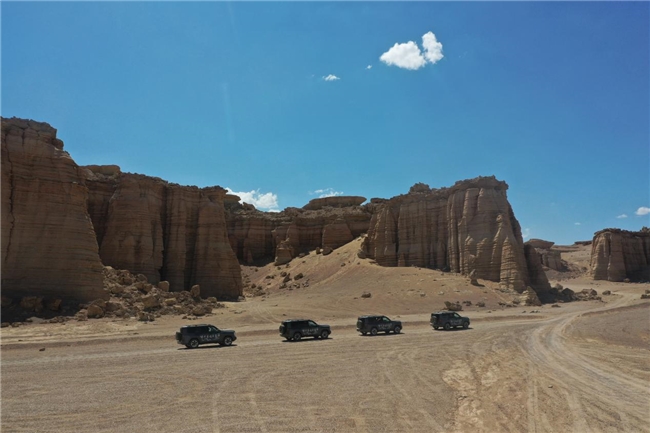 二代哈弗H9护航《沿着边境看中国》第二季摄制组新疆站，全程保障无忧