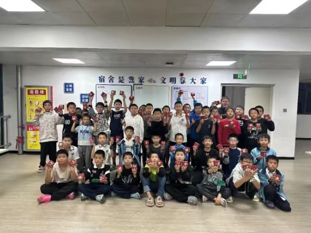 学生合照.jpg 学生合照.jpg