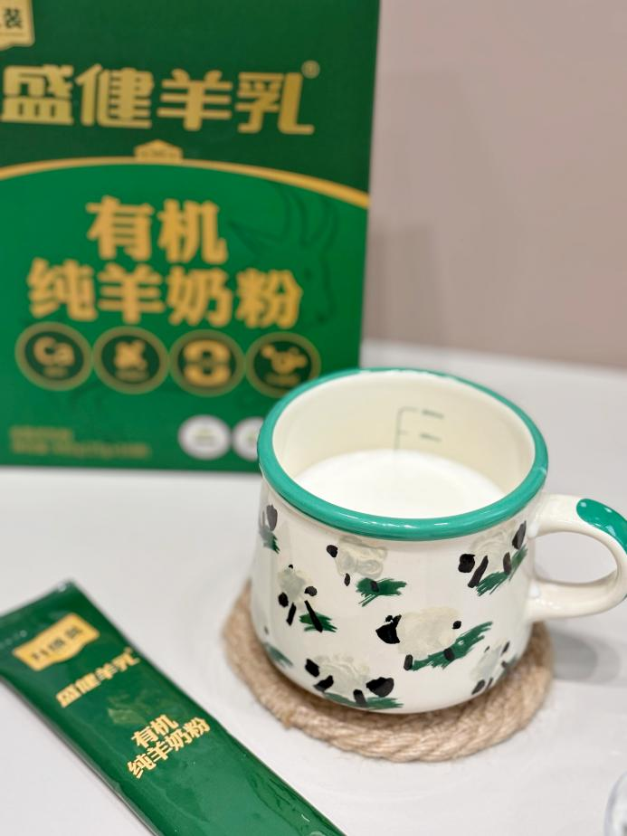 秋补不用愁，盛健羊乳有机纯羊奶粉，一杯开启全家每日补养力