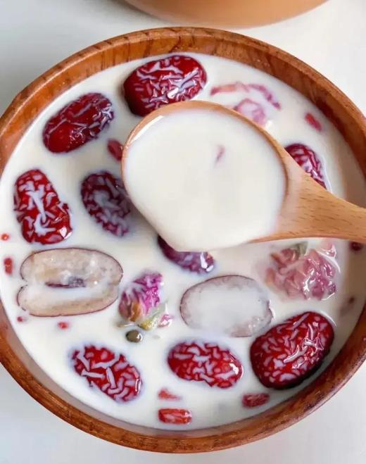 秋补不用愁，盛健羊乳有机纯羊奶粉，一杯开启全家每日补养力