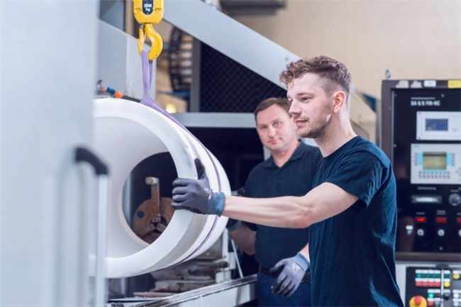 以玻璃为媒，与改革同频：肖特玻璃从产业链“隐形”处引爆创新