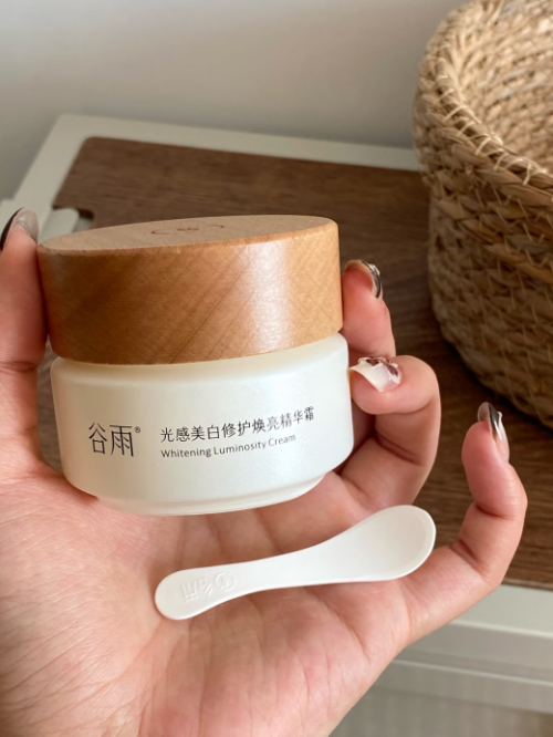 2025干敏皮冬季用什么美白保湿面霜？成分党实测权威美白面霜