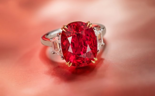 轩灵珠宝收藏10克拉绝矿Winza无烧红宝石，缔造顶级珠宝收藏新标杆