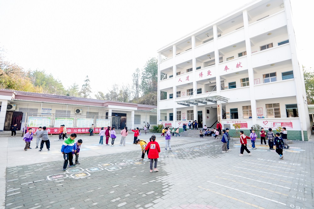 微笑守护,广汽丰田博爱校医室筑起校园健康防线