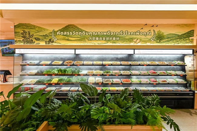 鱼你在一起全球首家山野风门店落地泰国，泰国艺人Boun文总助阵