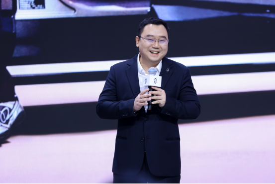 赛力斯张正萍与白敬亭同台 问界M6北京车展开启首批交付