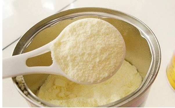 金领冠托菲儿优质奶源低敏奶粉，呵护敏感宝宝