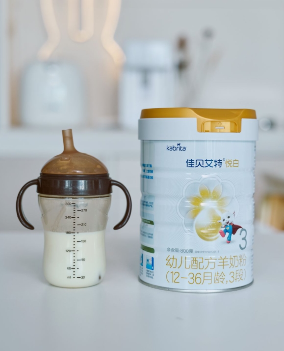 转奶推荐哪个品牌？深度测评热门奶粉佳贝艾特悦白