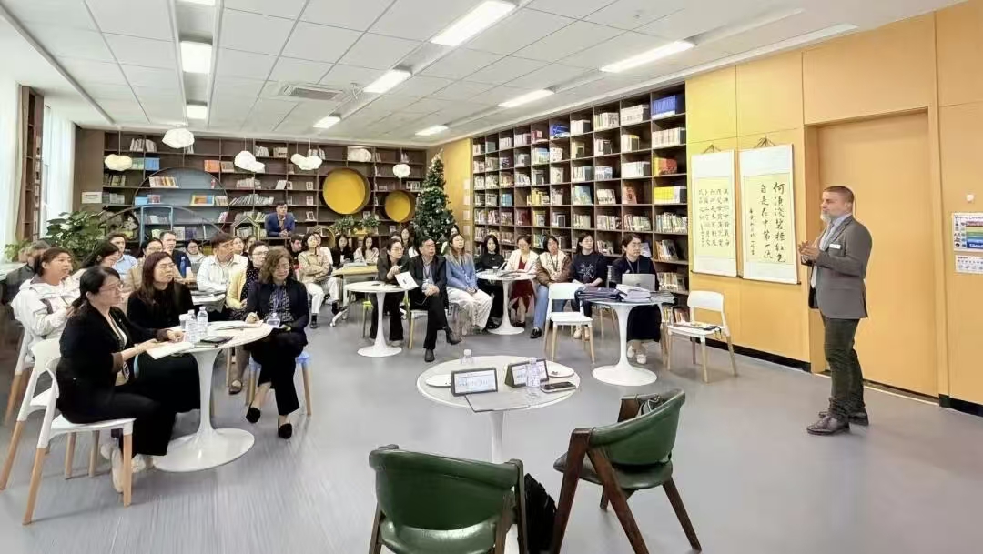 南澳名校彭布罗克Pembroke School再访青岛明德双语学校，IB合作从蓝图走向课堂