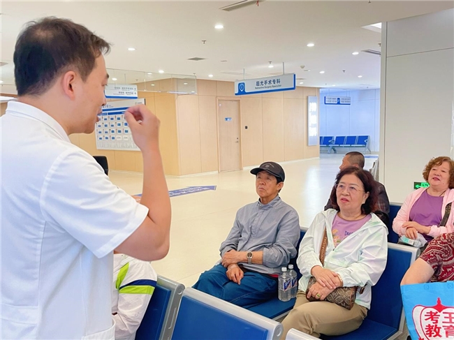 沈阳普瑞眼科开展全国爱眼日主题活动 李德山主任现场科普助力中老年眼健康