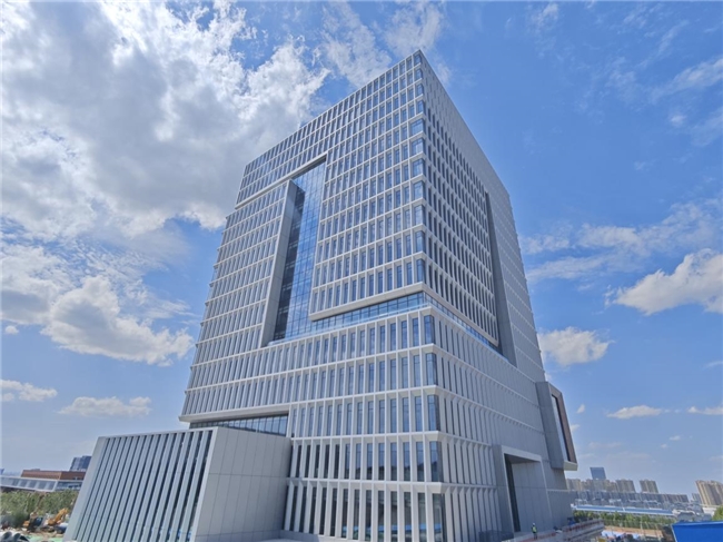 中建八局一公司承建的空天信息大学项目以数字化工艺攻克幕墙施工难题