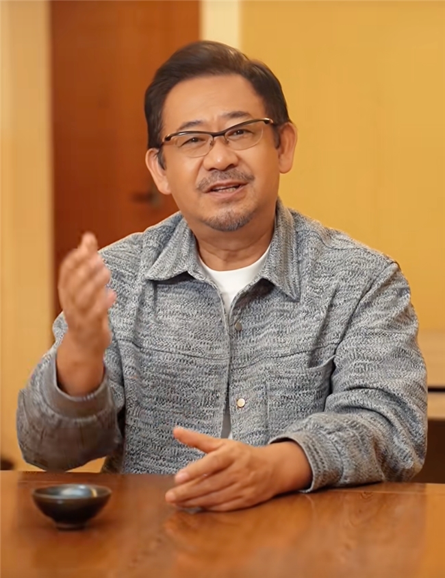 姜武不拍戏改上课了 一段精彩视频把赛力斯讲了个通透