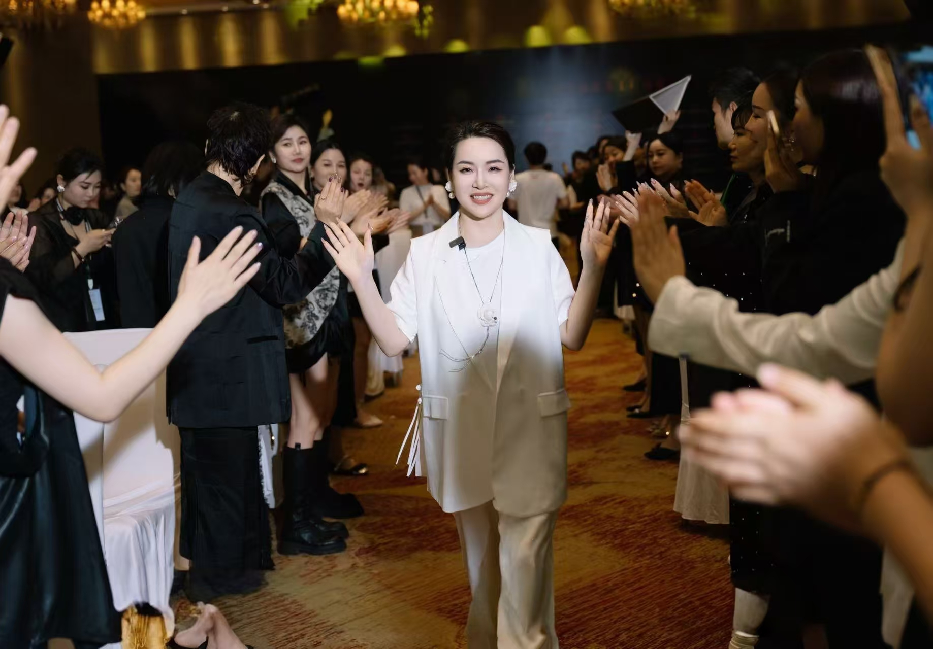 娇典六月终端峰会：两款合规抗皱紧致单品重磅亮相，打造妆字号标杆