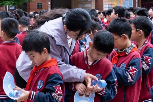 水润童心，爱传赣鄱！润田翠六年公益之路，守护近76万少年健康成长！