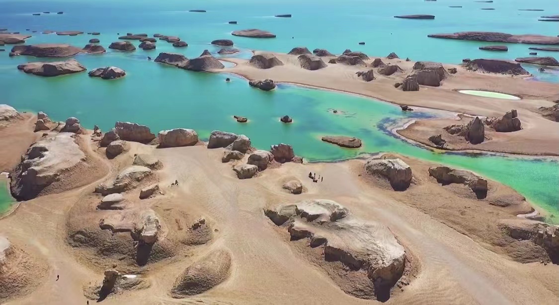 水上雅丹3.jpg