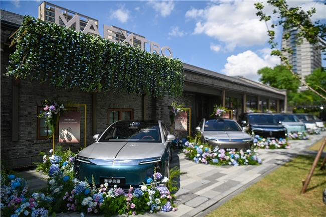 拓展超豪华市场新版图,尊界S800典藏大观、尊界V800开启首批交付