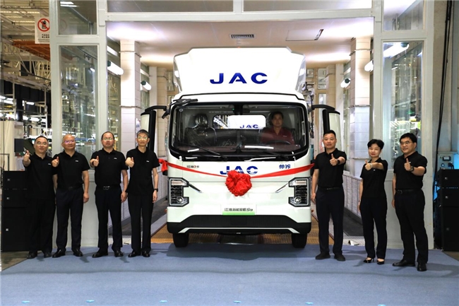 单包大电量重塑绿运标准，江淮汽车两款新品打通城际长途电动化瓶颈